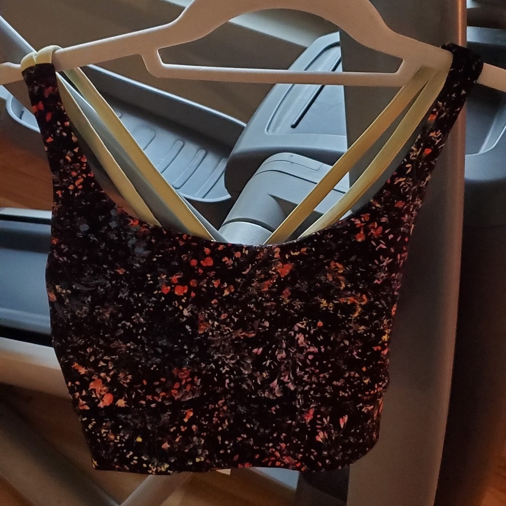 Lululemon sports bra